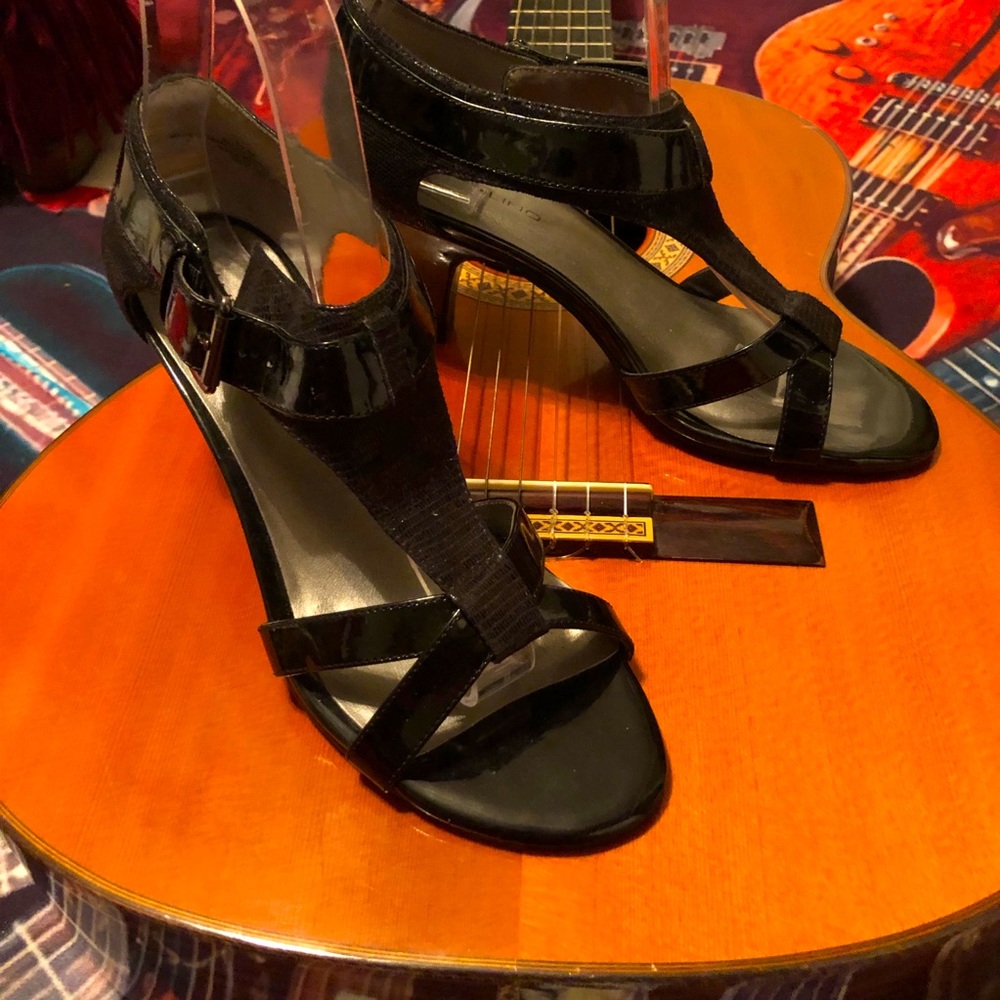 Beautiful Bandolino Black Snake Pattern Heels